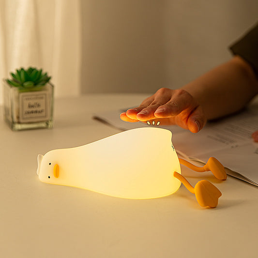 المصباح الليلي الذكي بشكل استلقاء بطة مصنوع من السيليكون، مثالي كهدية للأطفال.